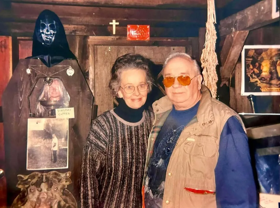 warrenfiles/ Instagram